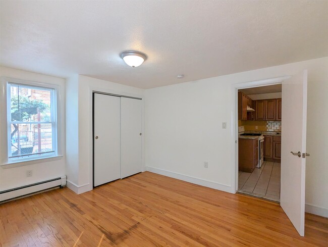 Building Photo - 320 Lowell St