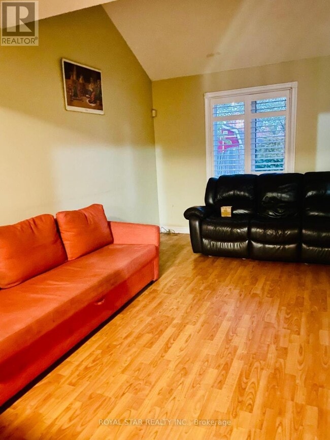 Building Photo - 118 Banting Crescent