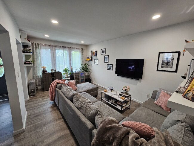 Building Photo - 44 Gillespie Rd