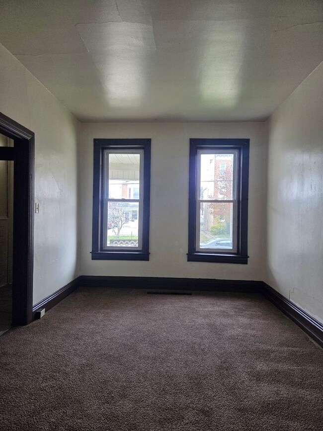 Building Photo - 246 W Jackson St