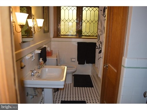 Building Photo - Craftsman, Detached - SPRINGFIELD, PA