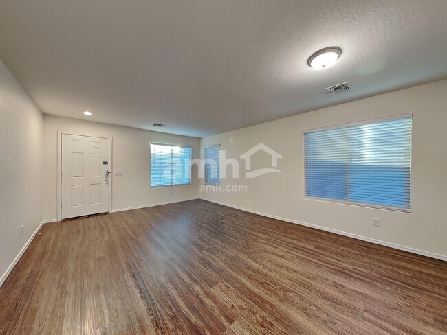 Foto del edificio - 3806 S 186th Dr