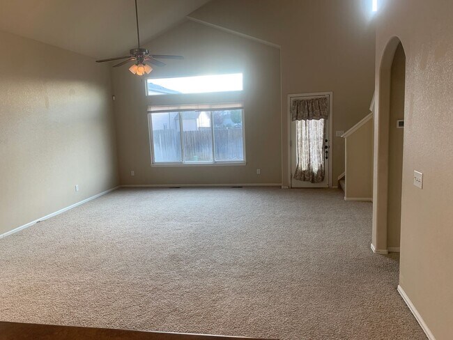 Building Photo - Gorgeous 7 Bed/3.5 Bath Home for Rent in C...
