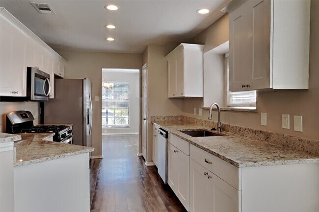 Building Photo - 16315 Chimneystone Dr