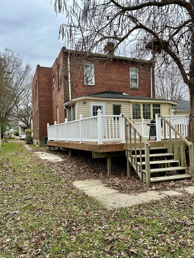 Foto del edificio - 335 N Bradford St