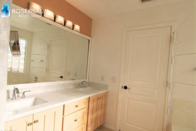 Building Photo - 4861 S Vista Pl
