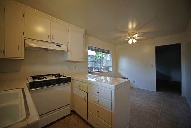 Building Photo - Charming 2 bedroom 1 bathroom in Rocklin!