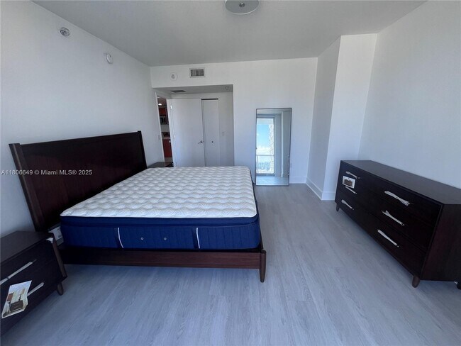 Foto del edificio - 185 SW 7th St