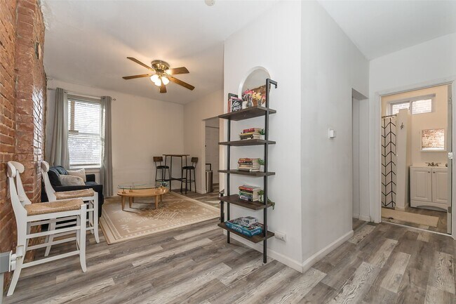 Foto del edificio - 4992 Botanical Ave