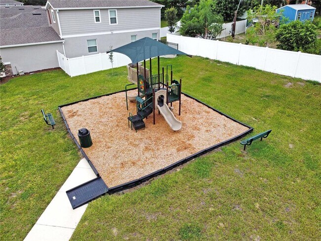 Foto del edificio - 832 Blue Creek Dr
