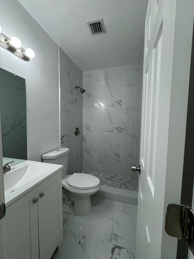 Building Photo - 6817 SW 10th St