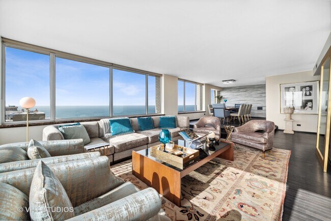 Foto del edificio - 1000 N Lake Shore Dr