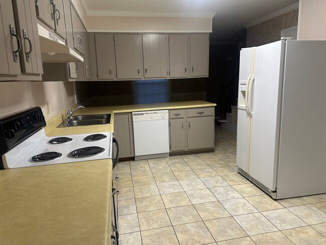 Building Photo - 103 Skyview Dr