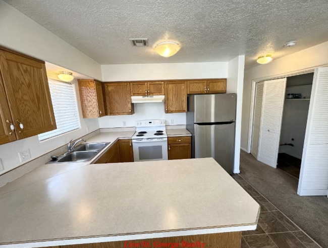 Building Photo - 1063 S 430 E