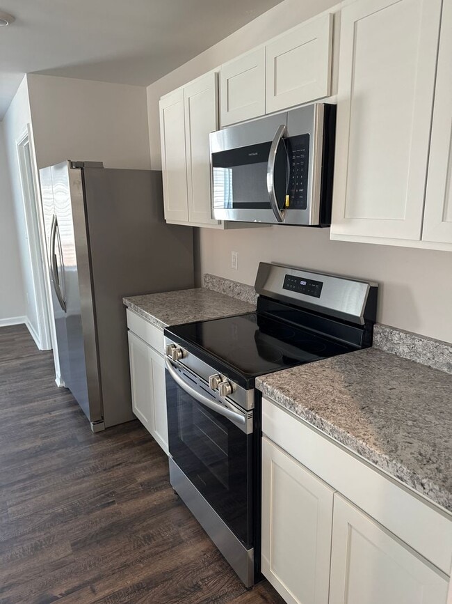 Building Photo - *Pre-leasing* Three Bedroom | Two Bath Hom...