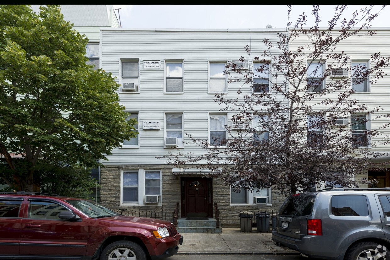 Primary Photo - 92 Diamond St