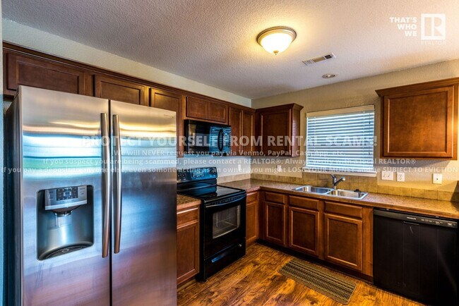 Building Photo - 1137 S Holland Dr