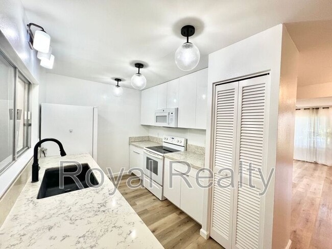 Building Photo - 47-696-696 Hui Kelu St