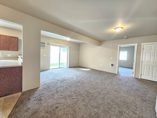 Building Photo - 5207-5207 E Upriver Dr