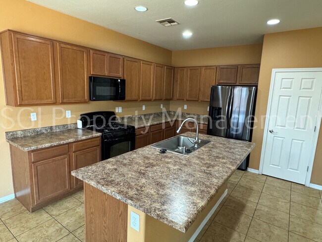 Building Photo - Casa Grande home ready for move in