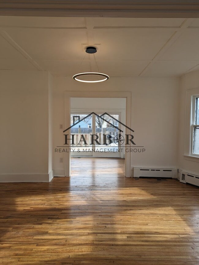 Building Photo - Renovated 3 Bedroom Single Family Home!