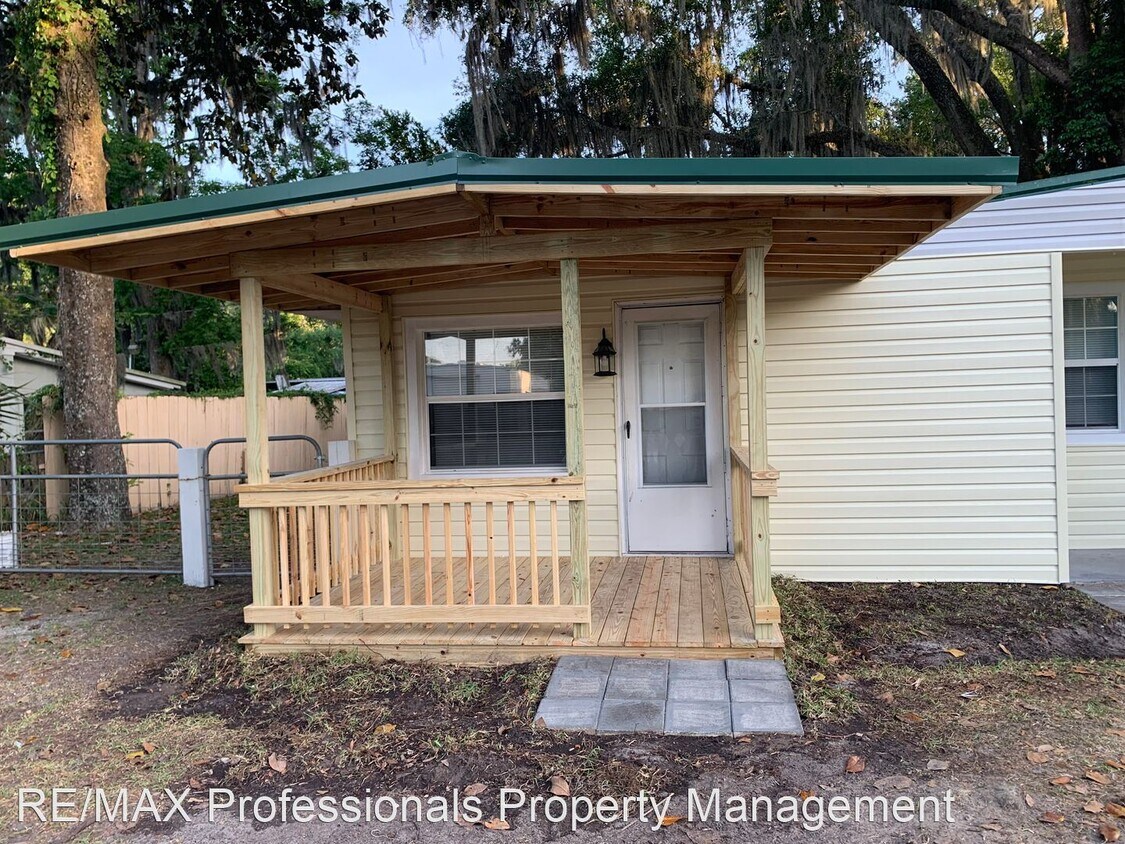 Foto principal - 3 br, 1 bath House - 716 SE St. Johns Street