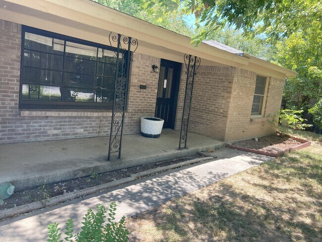 Foto del edificio - 1story home in McDonnell Parkside area