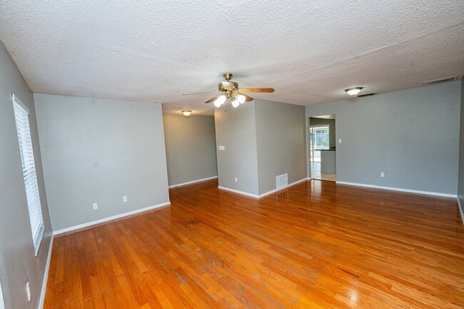 Foto del edificio - 150 Lady Susan Ct