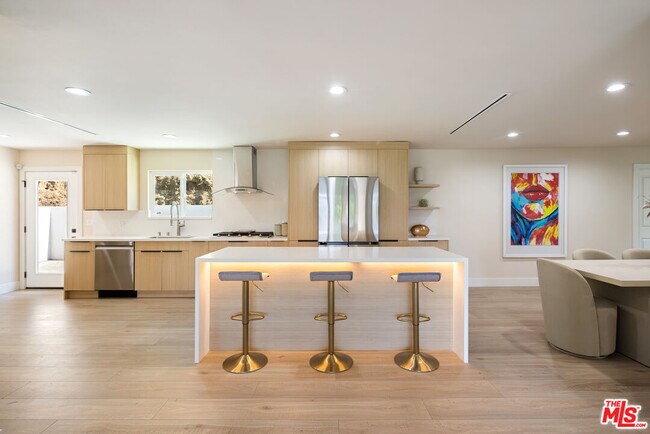 Foto del edificio - 9425 Gierson Ave