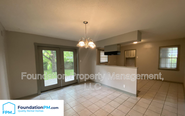 Foto del edificio - 2593 McArthur Dr
