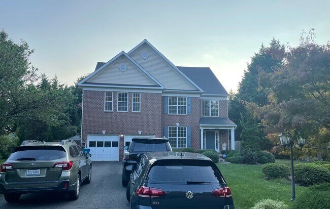 Front of the house. Tenant would enter from the right side of the house through the gate and down p - 4898 Sunset Ln