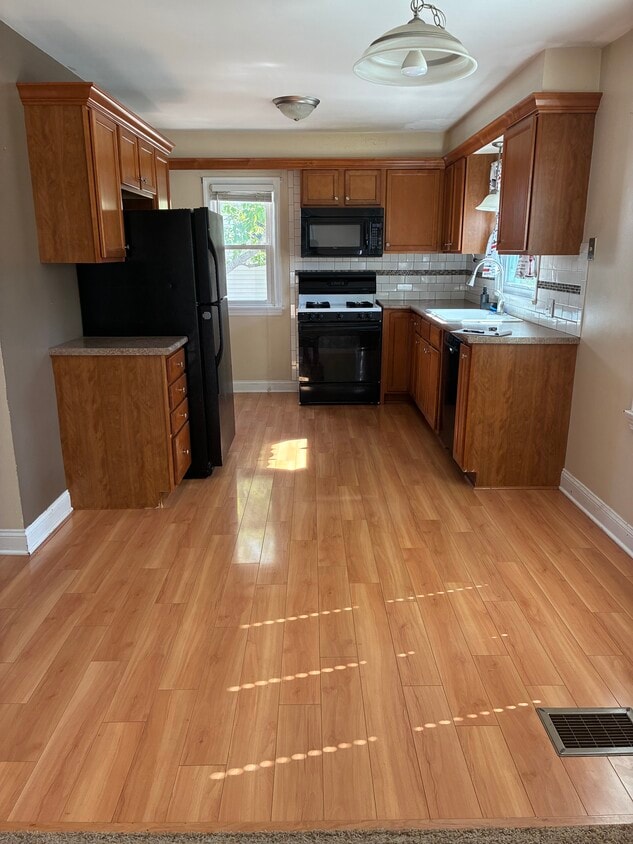 Foto del edificio - 1353 Northlawn St NE