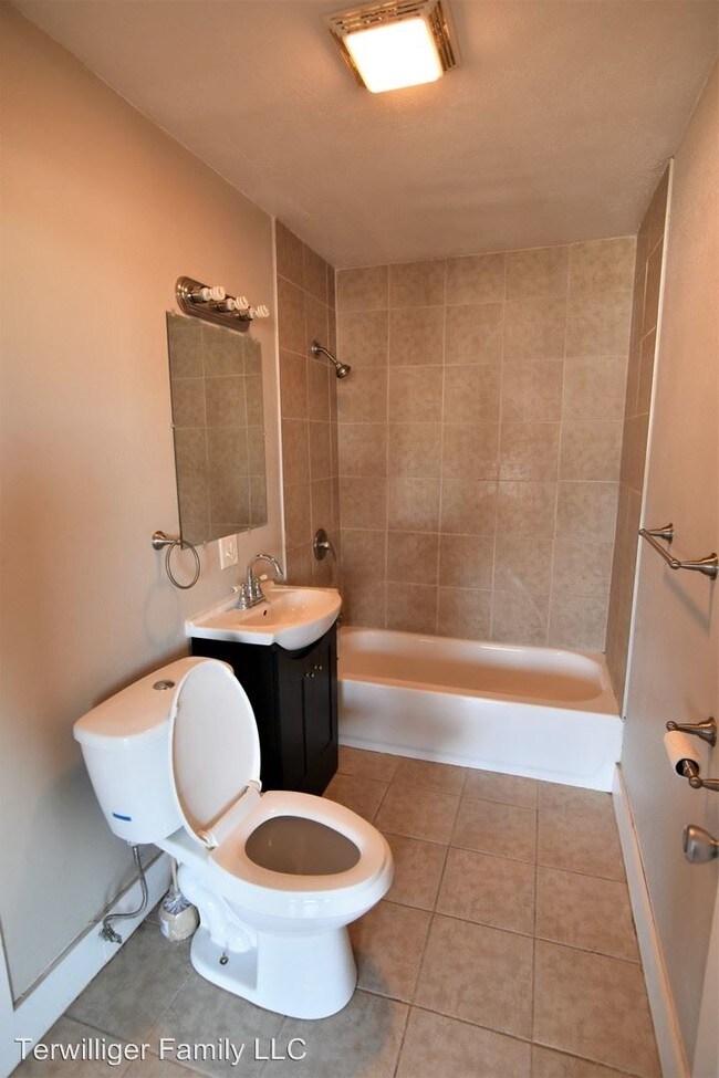Foto del edificio - 1 br, 1 bath Apartment - 132 S Main