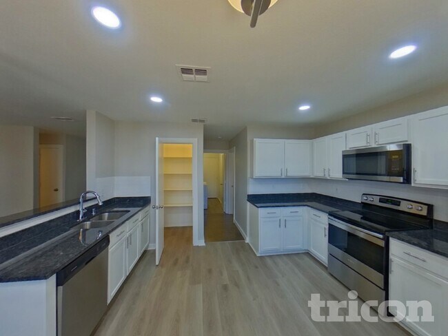 Building Photo - 8783 Cove Meadow Ln