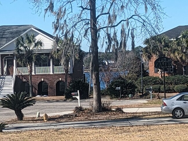 Foto del edificio - Hanahan Lake View Home for Lease