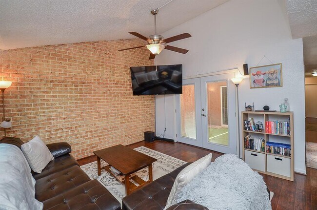 Building Photo - 2469 Briarwest Blvd