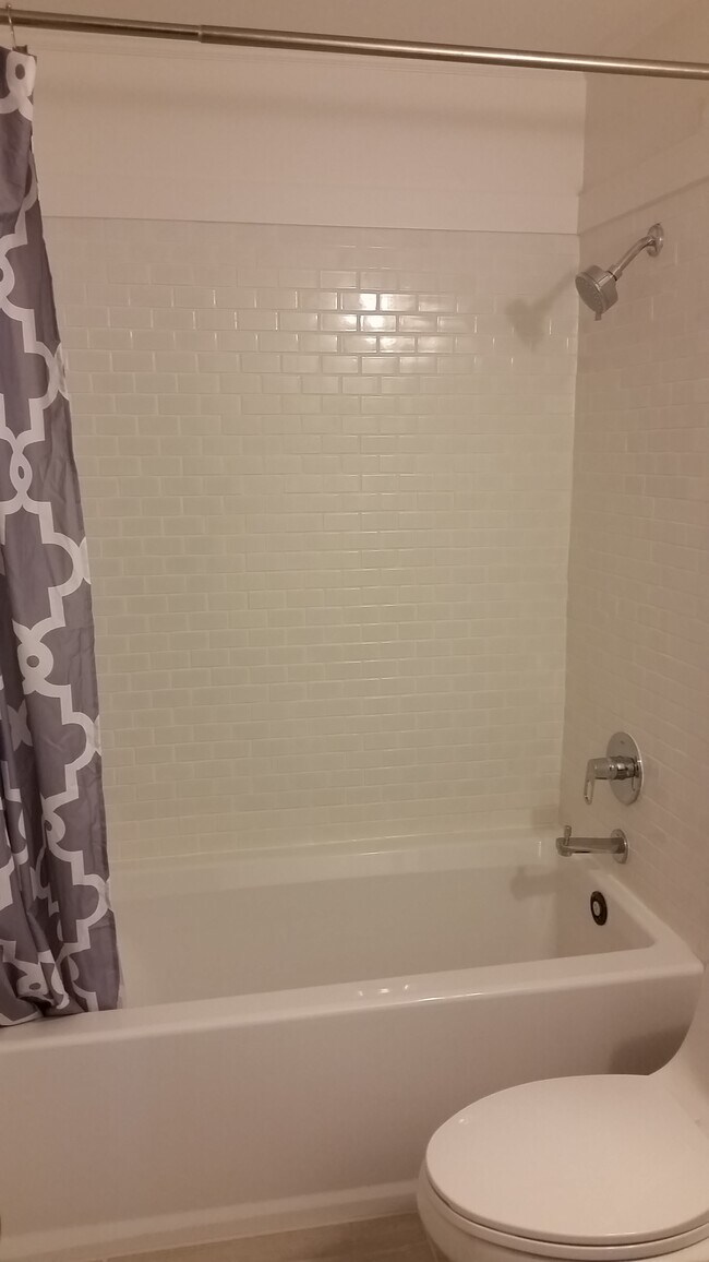 Guest bath with Soaking Tub - 106 Plainview Ave