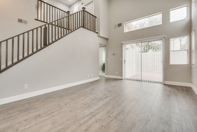 Building Photo - Gorgeous, recently renovated Green Valley ...
