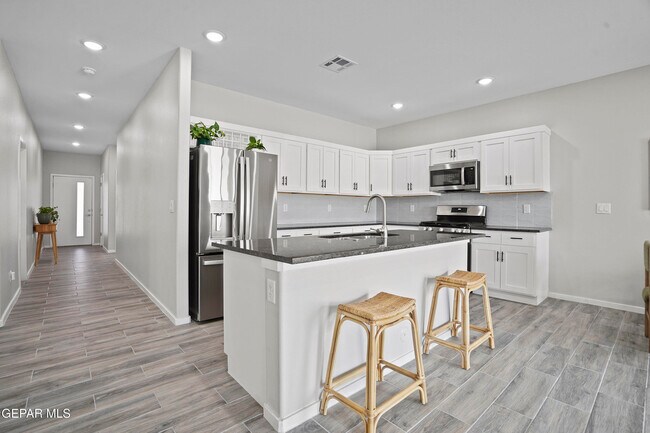 Building Photo - 2308 Enchanted Quail