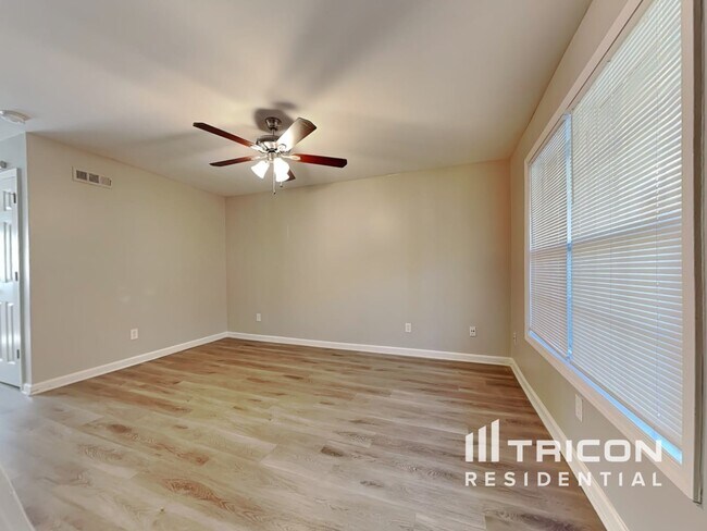 Foto del edificio - 402 WI Pkwy