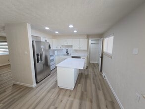 Building Photo - 3201 W Radcliff Ave