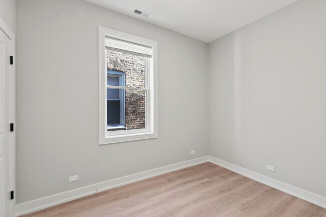 Building Photo - 2540 W Cortez St