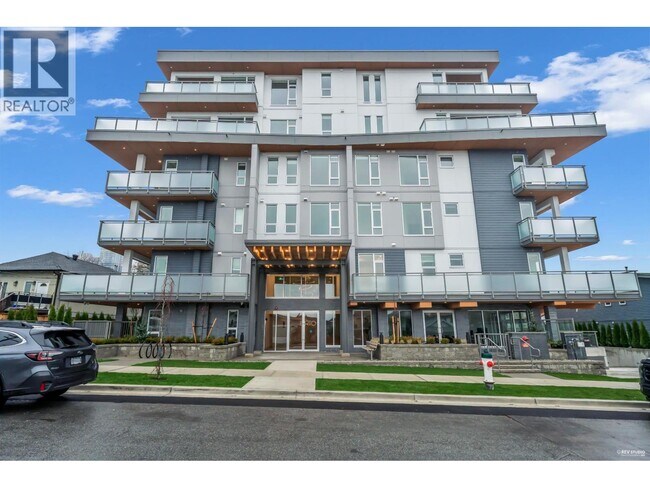 Photo du bâtiment - 6479 Selma Ave