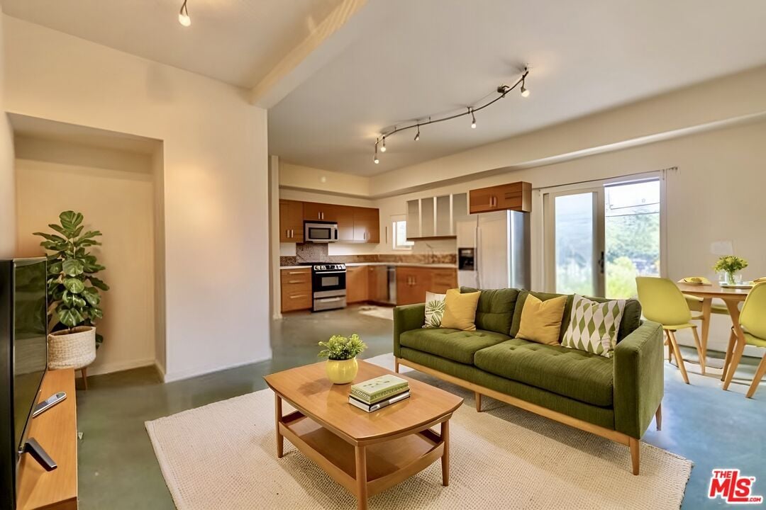 Primary Photo - 1023 Oak Grove Dr