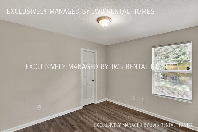 Foto del edificio - 3814 Robert C Weaver Dr