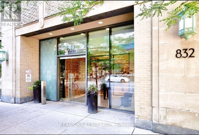 Photo du bâtiment - 832-1832 Bay St.