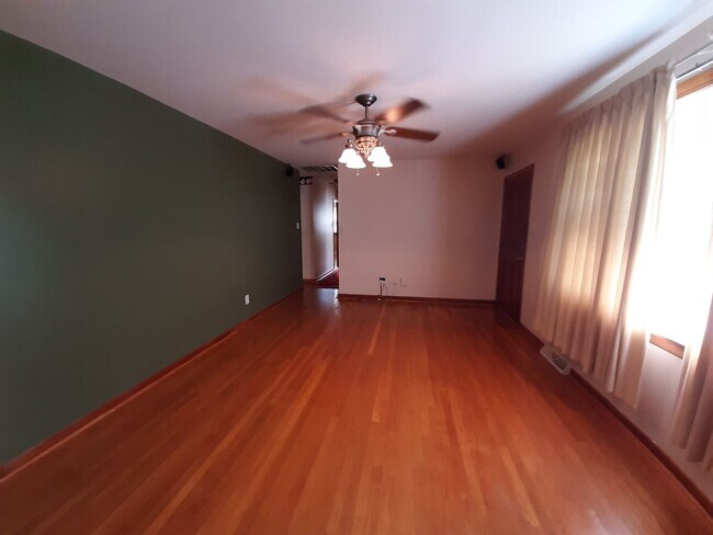 Foto del edificio - 3 bedroom 2 bath ranch style home