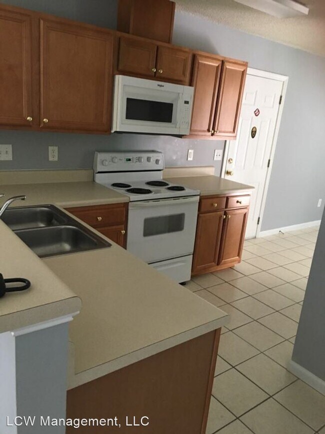 Building Photo - 5845 Regent Village Dr