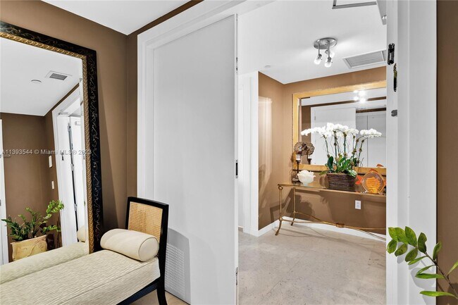 Building Photo - 2627 S Bayshore Dr