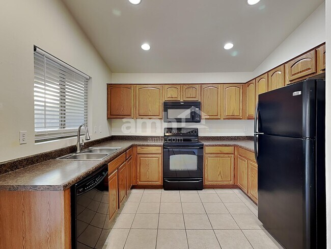 Foto del edificio - 1651 W Quick Draw Way